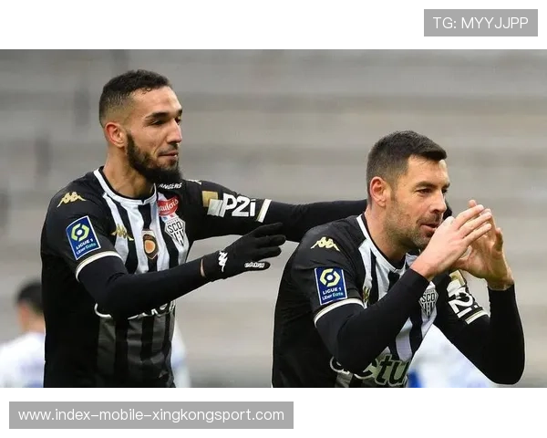 法甲巴黎中场深度渗透,锋线无限接应——重新定义进攻协同之美