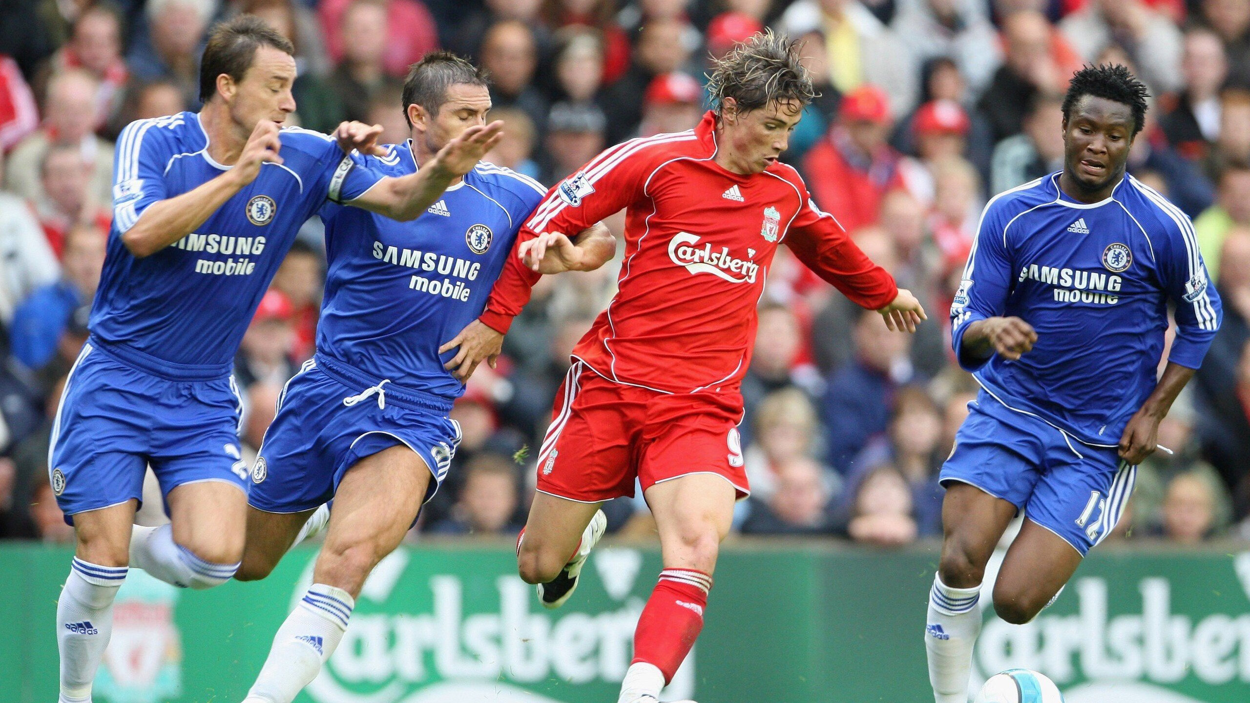 山路之王自行车爬坡总决赛 发卡弯处加油声震耳欲聋