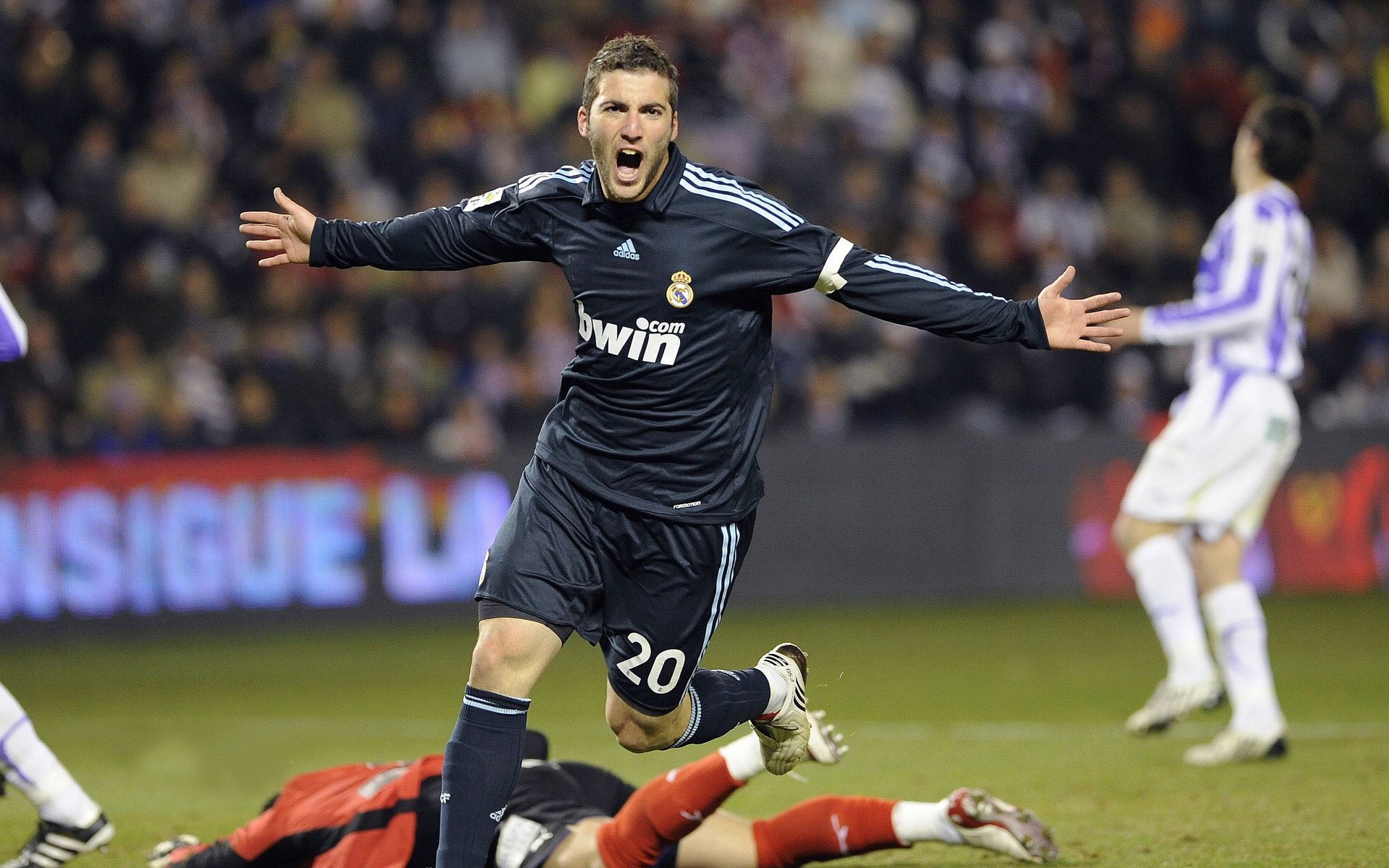 篮球赛事点燃球迷热情